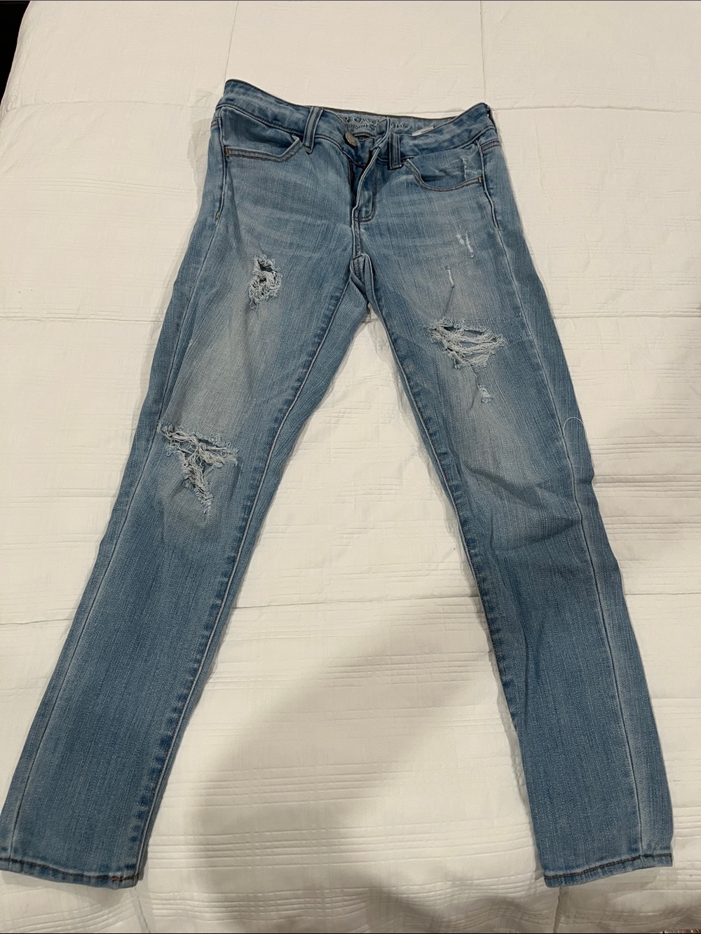 American Eagle Outfitters Light Blue Distressed Skinny Jeggings